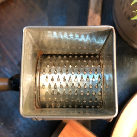 Victoria VTG Antique Hand Crank Grater Farmhouse Kitchen Home Decor Tool - Picture 12 of 16